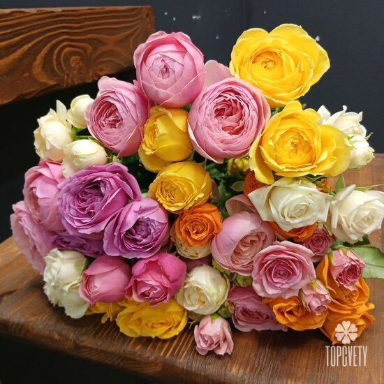 Букет из 15 кустовых роз 50см