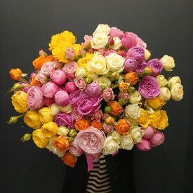 Букет из 25 кустовых пионовидных роз 50см