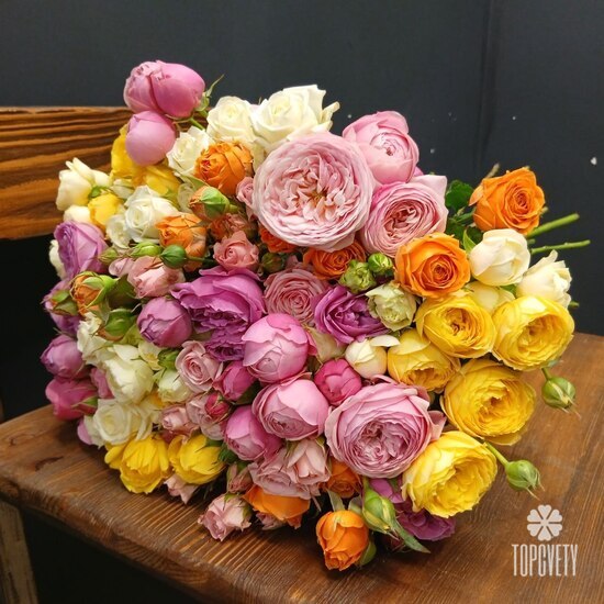 Букет из 25 кустовых пионовидных роз 50см