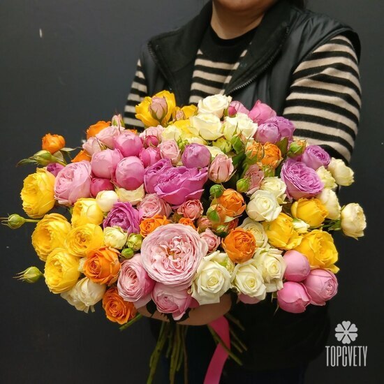Букет из 25 кустовых пионовидных роз 50см