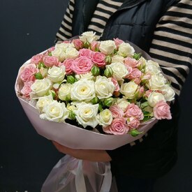 Букет из 15 кустовых роз