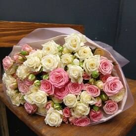 Букет из 15 кустовых роз