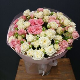 Букет из 15 кустовых роз