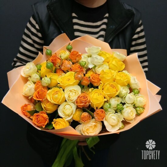 Букет из 25 кустовых пионовидных роз 50 см