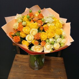 Букет из 25 кустовых пионовидных роз 50 см