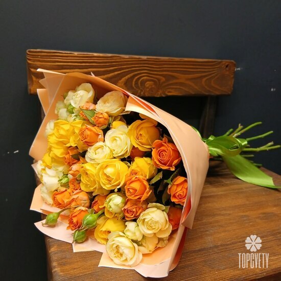 Букет из 25 кустовых пионовидных роз 50 см