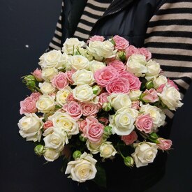 Букет из 15 кустовых роз 50см 
