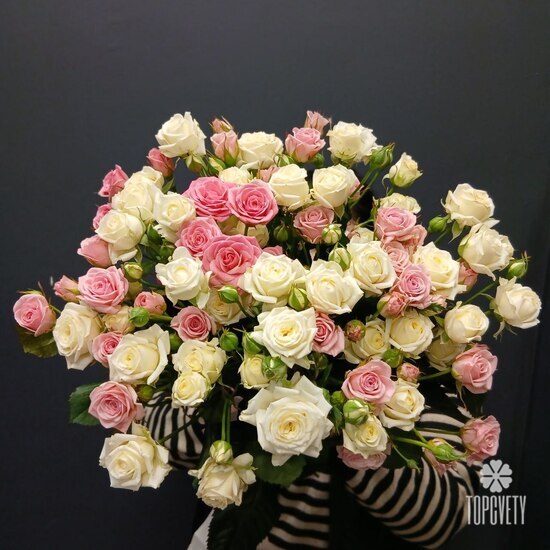 Букет из 15 кустовых роз 50см 