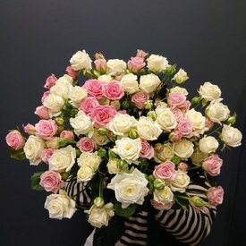 Букет из 15 кустовых роз 50см 