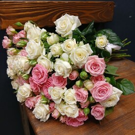 Букет из 15 кустовых роз 50см 