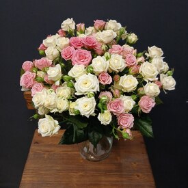 Букет из 15 кустовых роз 50см 