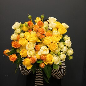 Букет из 25 кустовых пионовидных роз 50см