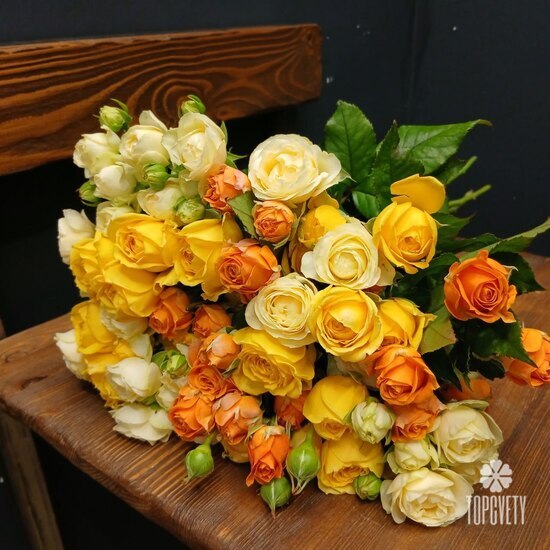 Букет из 25 кустовых пионовидных роз 50см