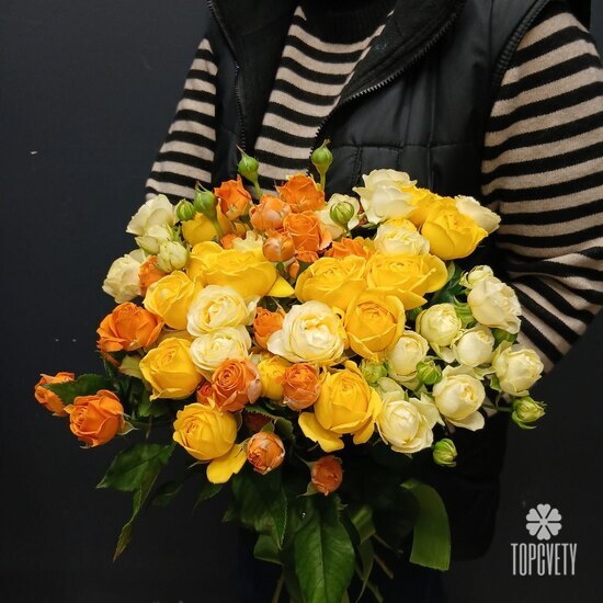 Букет из 25 кустовых пионовидных роз 50см