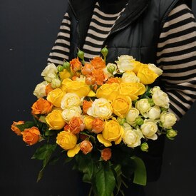 Букет из 25 кустовых пионовидных роз 50см