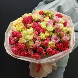 Букет из 25 кустовых пионовидных роз 50см