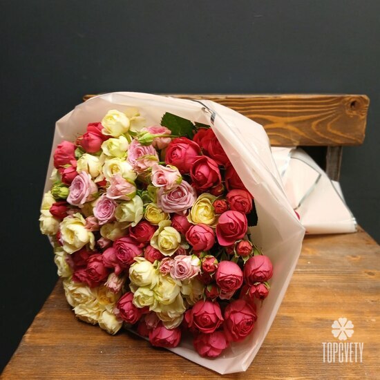 Букет из 25 кустовых пионовидных роз 50см