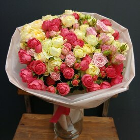 Букет из 25 кустовых пионовидных роз 50см
