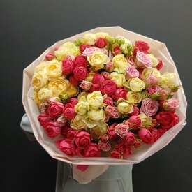 Букет из 25 кустовых пионовидных роз 50см