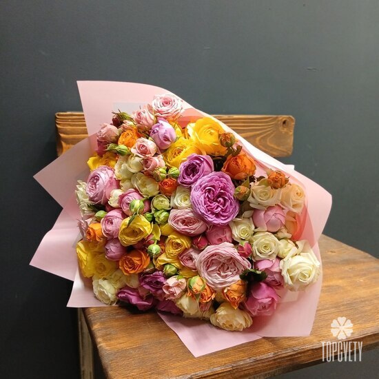 Букет из 25 кустовых пионовидных роз 50см