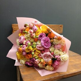 Букет из 25 кустовых пионовидных роз 50см