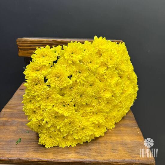 Букет из 15 желтых кустовых хризантем 
