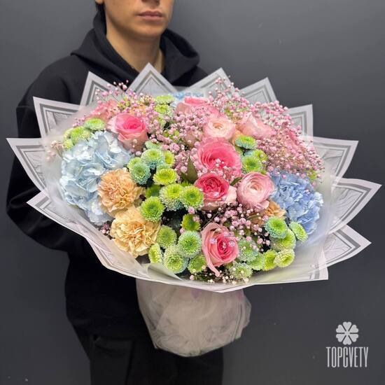 Букет из роз и гортензии Конфетти