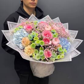 Букет из роз и гортензии Конфетти