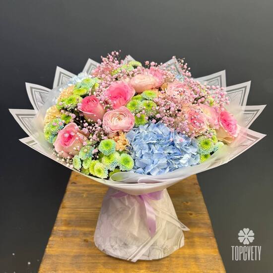 Букет из роз и гортензии Конфетти