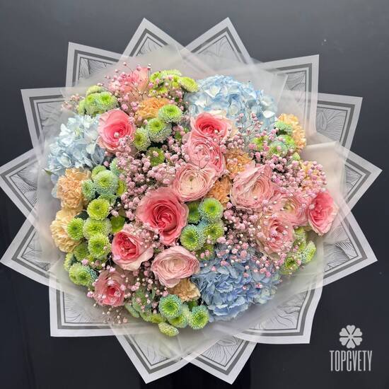 Букет из роз и гортензии Конфетти