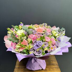 Букет из гербер, роз и эустомы Небесная лагуна 