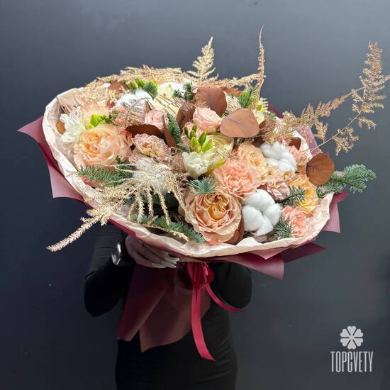 Букет из ранункулюса, розы и гвоздики Орион 