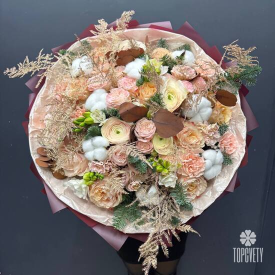 Букет из ранункулюса, розы и гвоздики Орион 