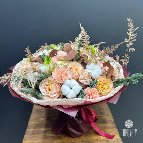 Букет из ранункулюса, розы и гвоздики Орион 