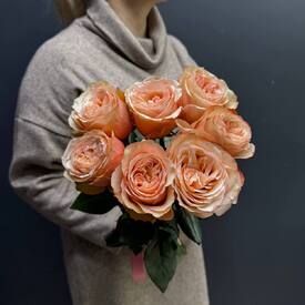 Букет из 7 оранжевых роз Кахала 50см