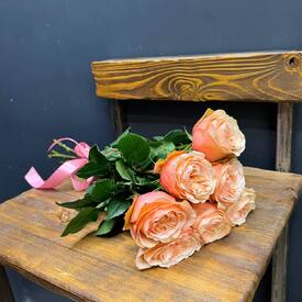 Букет из 7 пионовидных роз Кахала 60см