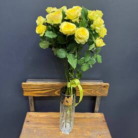 Букет из 5 жёлтых кустовых пионовидных роз 50см