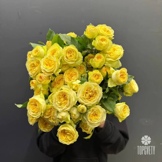 Букет из 7 жёлытх кустовых роз 50см	