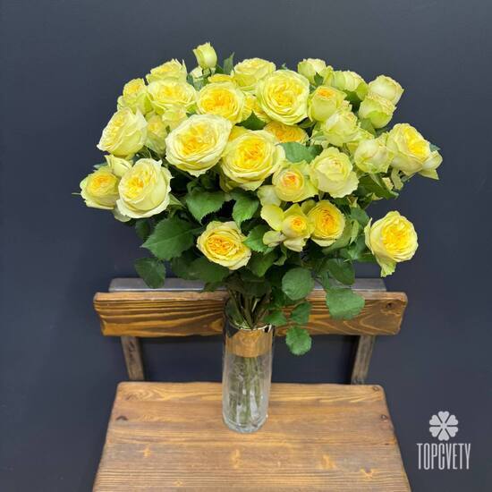 Букет из 7 жёлытх кустовых роз 50см	