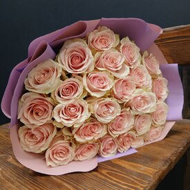 Букет из 25 розовых роз Кения 50см