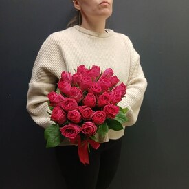 Букет из 25 розовых роз Кения 40см