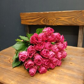 Букет из 25 розовых роз Кения 40см