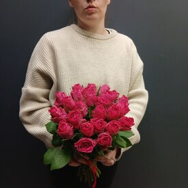 Букет из 25 розовых роз Кения 40см