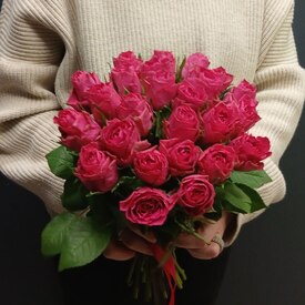 Букет из 25 розовых роз Кения 40см