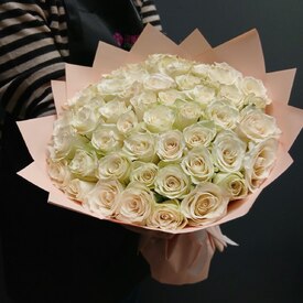Букет из 51 белой розы Кения 50см