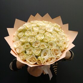 Букет из 51 белой розы Кения 50см