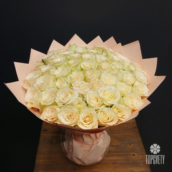 Букет из 51 белой розы Кения 50см