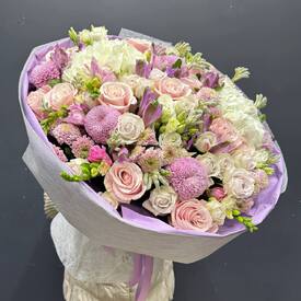 Букет из роз, гортензии и эустомы Лавандовый сон 