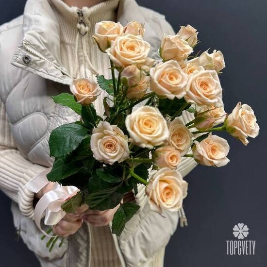 Букет из 5 кремовых кустовых роз 50см