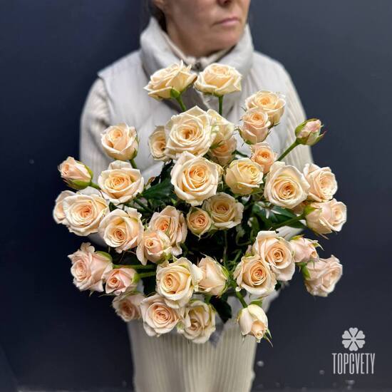 Букет из 9 кремовых кустовых роз 50см	